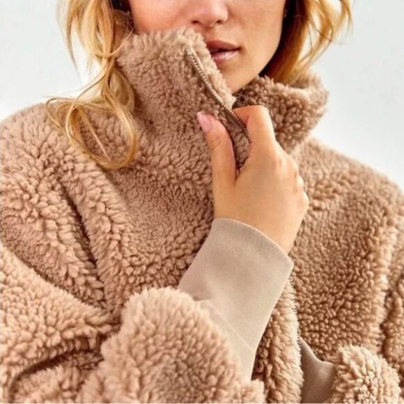 Aritzia Babaton Women's Cropped Sherpa Bomber Jacket in Gold Camel - Size XS - Picture 2 of 7